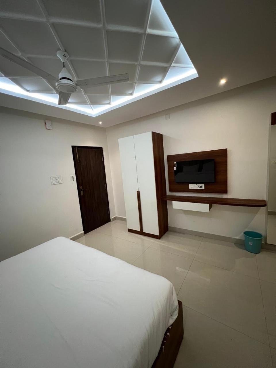 Snr Venus Hotels Tirupati Zewnętrze zdjęcie